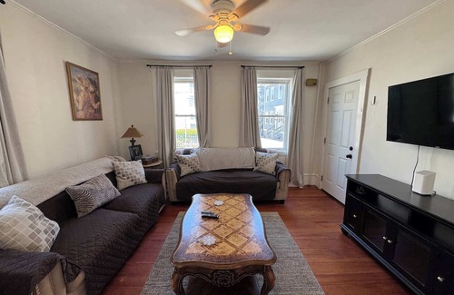Salem Apartment | Downtown Salem Retreat 2BD