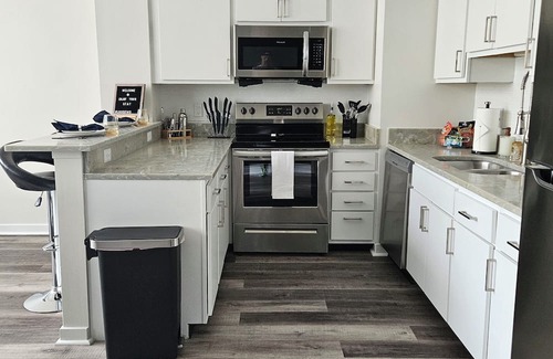 Mile Square Apartment | Ste 507 Heart of Downtown-Free Parking-Indoor Skywalk Access