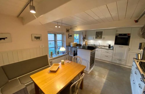 Immenstedt Apartment | Koopmanns-Hus Extraordinary-Hyggelig-under a thatched roof for 2 persons
