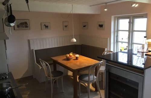 Immenstedt Apartment | Koopmanns-Hus Extraordinary-Hyggelig-under a thatched roof for 2 persons