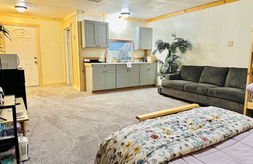 Cottonwood Apartment | #1Cozy Rustic Retreat on a 21 acre Ranch in Cottonwood with WiFi, AC,Yoga Studio