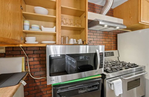 Ontario House | 2BR Pet-Friendly Home with Big Yard #TravelSGV