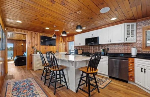 Lake James Cottage | Sunset Cottage on Jimmerson Lake