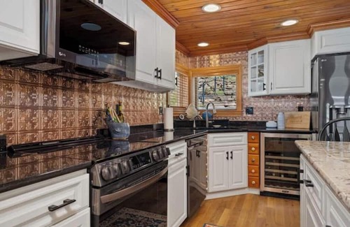 Lake James Cottage | Sunset Cottage on Jimmerson Lake
