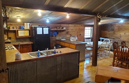 Winona House | Charming 3-bedroom barn in quaint Winona with AC