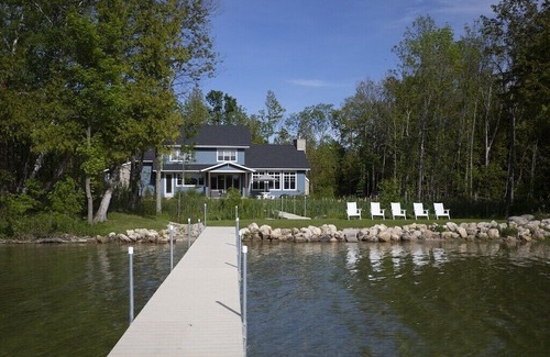 Baileys Harbor Cottage | Beautiful 4-bedroom cottage with AC, WiFi in enchanting Baileys Harbor