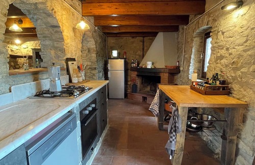 Pontremoli Other | Charming 4-bedroom farmhouse in enchanting Tuscany close to mountains and sea.