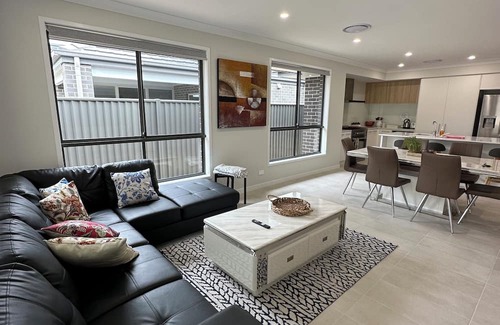 Harrington Park House | 4 Bedrooms Oran Park Home