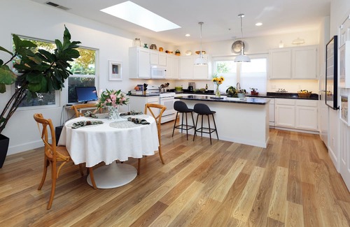 Sonoma House | Charming Garden 2bdrm 2ba on Quiet Cul-de-Sac Walkable to Shopping & Plaza