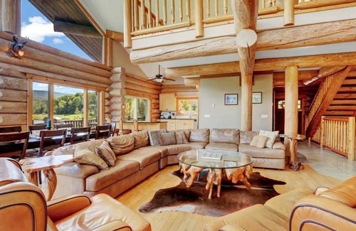 Hunter Cabin | Spacious 5-bedroom cabin with AC, WiFi in welcoming Lanesville