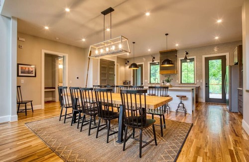 Johnson City House | Family House on Watauga River