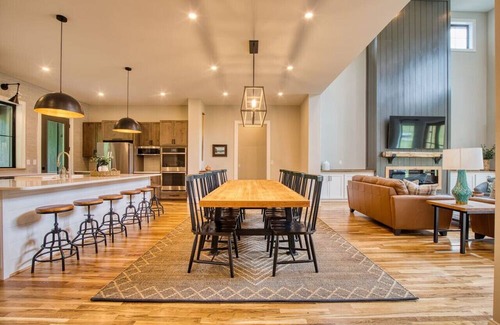 Johnson City House | Family House on Watauga River