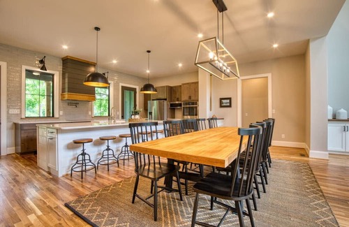 Johnson City House | Family House on Watauga River