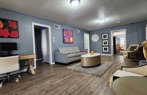 Memphis House | One of the Kind 10 BR, Estate Near Elvis Presley's Graceland, Sleeps Many.