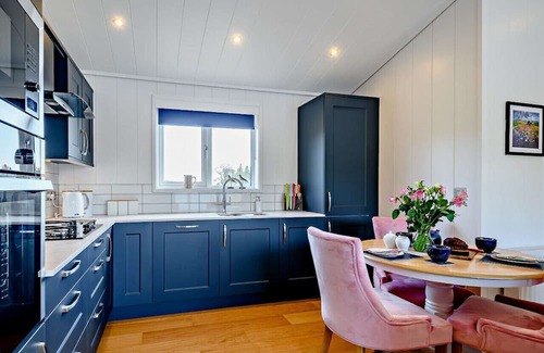 Sandyhills House | Holly Lodge At Bengairn