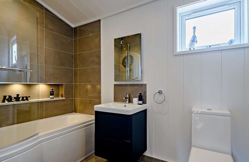 Sandyhills House | Holly Lodge At Bengairn