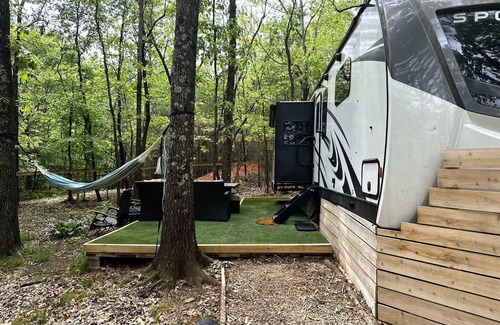 Travelers Rest House | Secluded in Nature Luxury RV