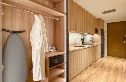 Downtown Condo | Chic 1-bedroom condo with fitness room, WiFi in welcoming Mandaluyong