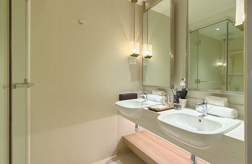 Downtown Condo | Chic 1-bedroom condo with fitness room, WiFi in welcoming Mandaluyong