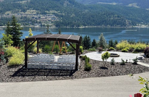 Sicamous House | Luxury home in Sicamous, overlooking Mara lake in the Shuswap