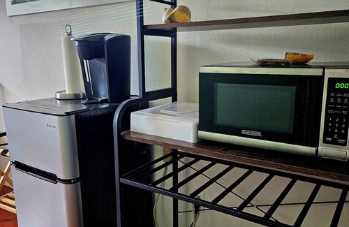 Arden-Arcade House | Mid Century Mod! Perfect for the traveling professional.
