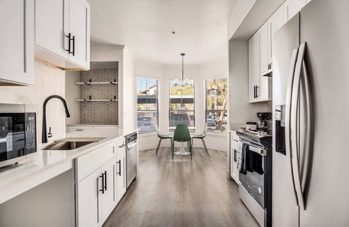 Glendale Sports and Entertainment District Apartment | Boulevard Stays 2BR by Stadium Pool, Parking, Gym 08