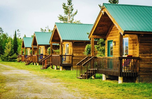 Last Chance Cabin | Cozy Mini-Cabin Surrounded by Nature's Beauty!