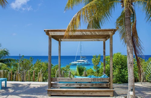 Sabadeco House | Crown Ridge 12 – Oceanfront home with private pool & infant of a dive site