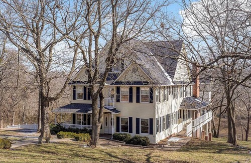 Tulsa House | Beautiful Farmhouse Peaceful Retreat Tulsa Hills