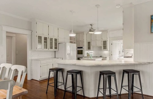 Tulsa House | Beautiful Farmhouse Peaceful Retreat Tulsa Hills