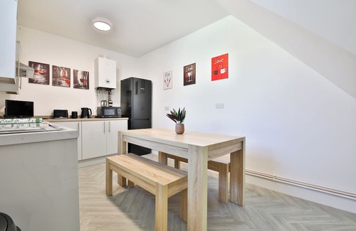 Cwmbrwla Apartment | Cosy & Stylish 2 Bedroom Apartment