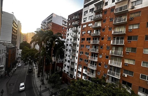 Santa Teresa RV Rental | Spacious apartment in Lapa with views of the Arcos with parking space/well located