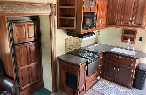 Greenough House | Enchanting 1-bedroom RV in Greenough