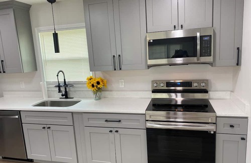 Newport News House | Empty 4-bedroom house ready to rent