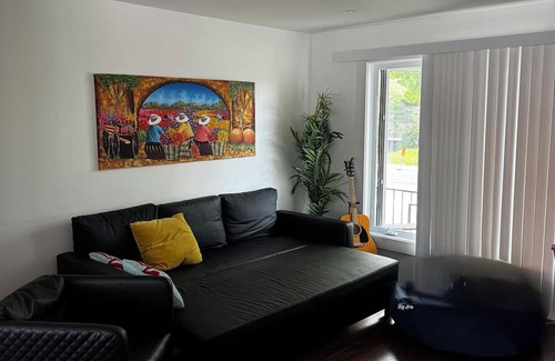Longueuil House | Residential tranquil house all needs