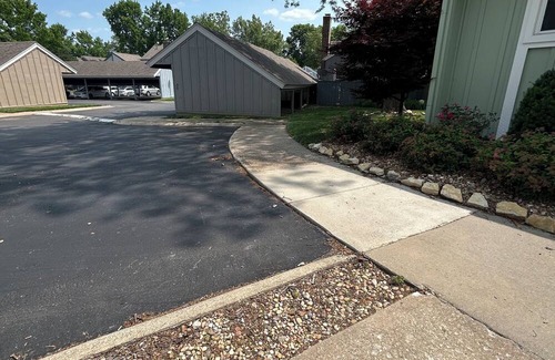 Lenexa House | Charming, 2 Bed, 1 bath one- level TH w private patio w/in 2 mi of hospital