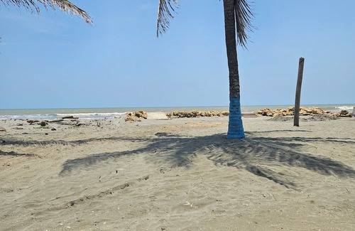 San Bernardo del Viento House | "Mi Terruño" Where Time Slows and the Sea Speaks 2 bedroom bungalow on the beach