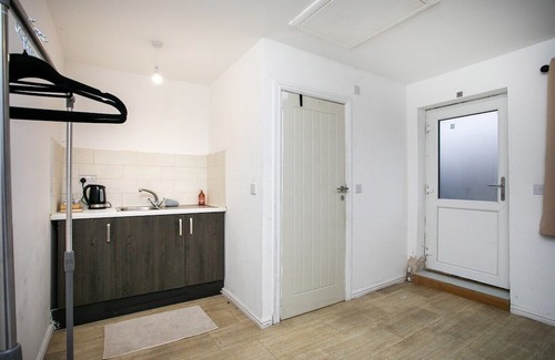 Leicester House | 5-Br House, Sleeps 9, Free Parking, Monthly Saving