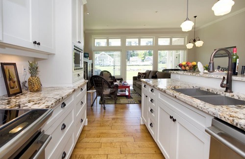Regional District of Nanaimo House | Stunning 4 Bedroom Cottage by the Beach