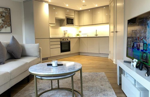 Leeds City Center Apartment | Corporate Suite | PS5 + 55" inch Smart TV