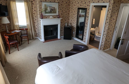 Warrensburg House | The Bond Inn Room #6
