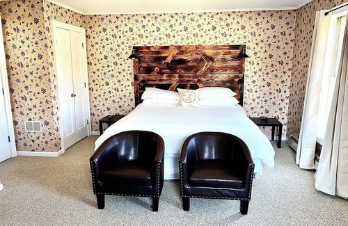 Warrensburg House | The Bond Inn Room #6