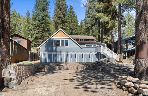 Brockway House | Walk to Speedboat Beach