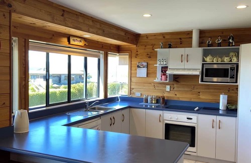 Whareroa Village House | Lake Taupo Holiday Home