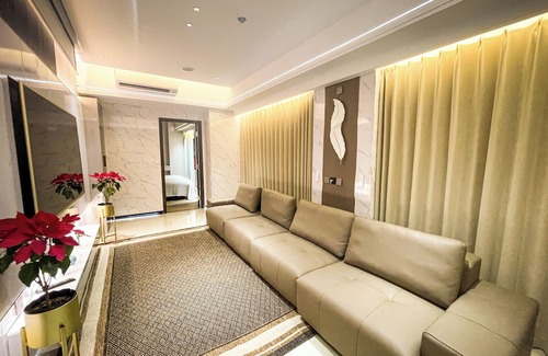 Tambo Apartment | Luxurious 4-bedroom with Sunset & Pool View across Okada Manila Bay near Airport