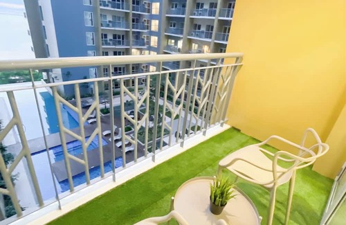 Tambo Apartment | Luxurious 4-bedroom with Sunset & Pool View across Okada Manila Bay near Airport