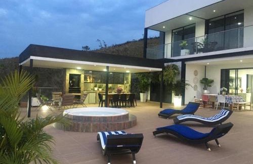 Calima House | Casa Lago Calima Valle del Cauca