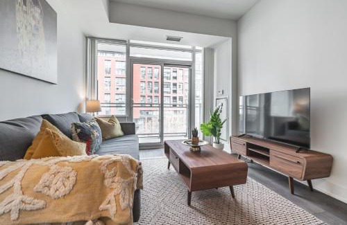 Fashion District Apartment | Adelaide Den Suite
