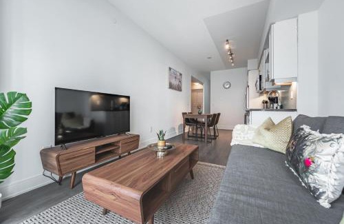 Fashion District Apartment | Adelaide Den Suite