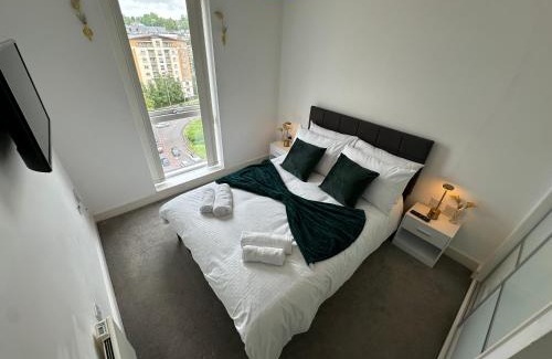 Hemel Hempstead Apartment | Luxury Apartment - City Centre Sleeps 4
